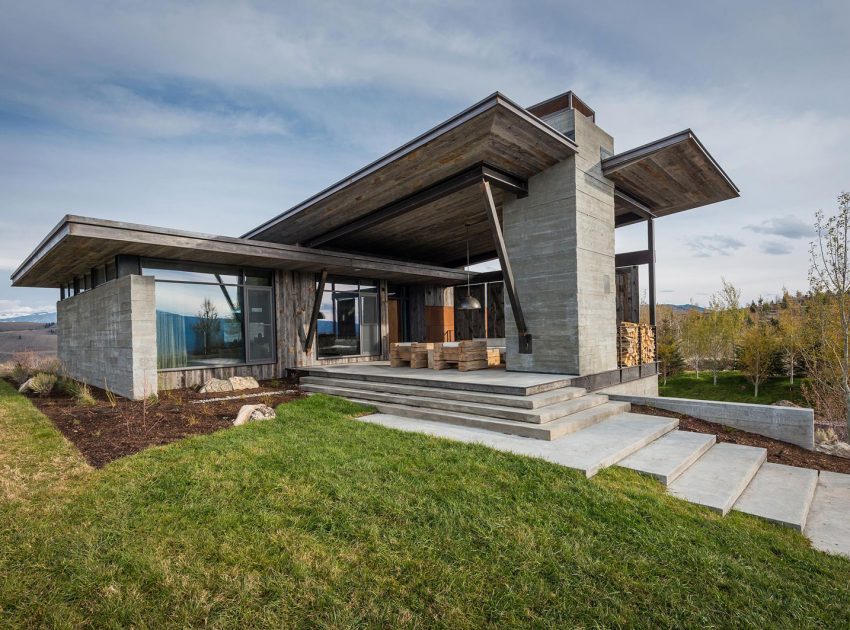 A Beautiful Contemporary Mountain Retreat Blended with Nature for a Couple in Jackson Hole, Wyoming by Pearson Design Group (3)