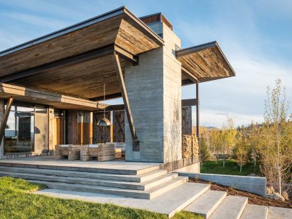 A Beautiful Contemporary Mountain Retreat Blended with Nature for a Couple in Jackson Hole, Wyoming by Pearson Design Group (4)