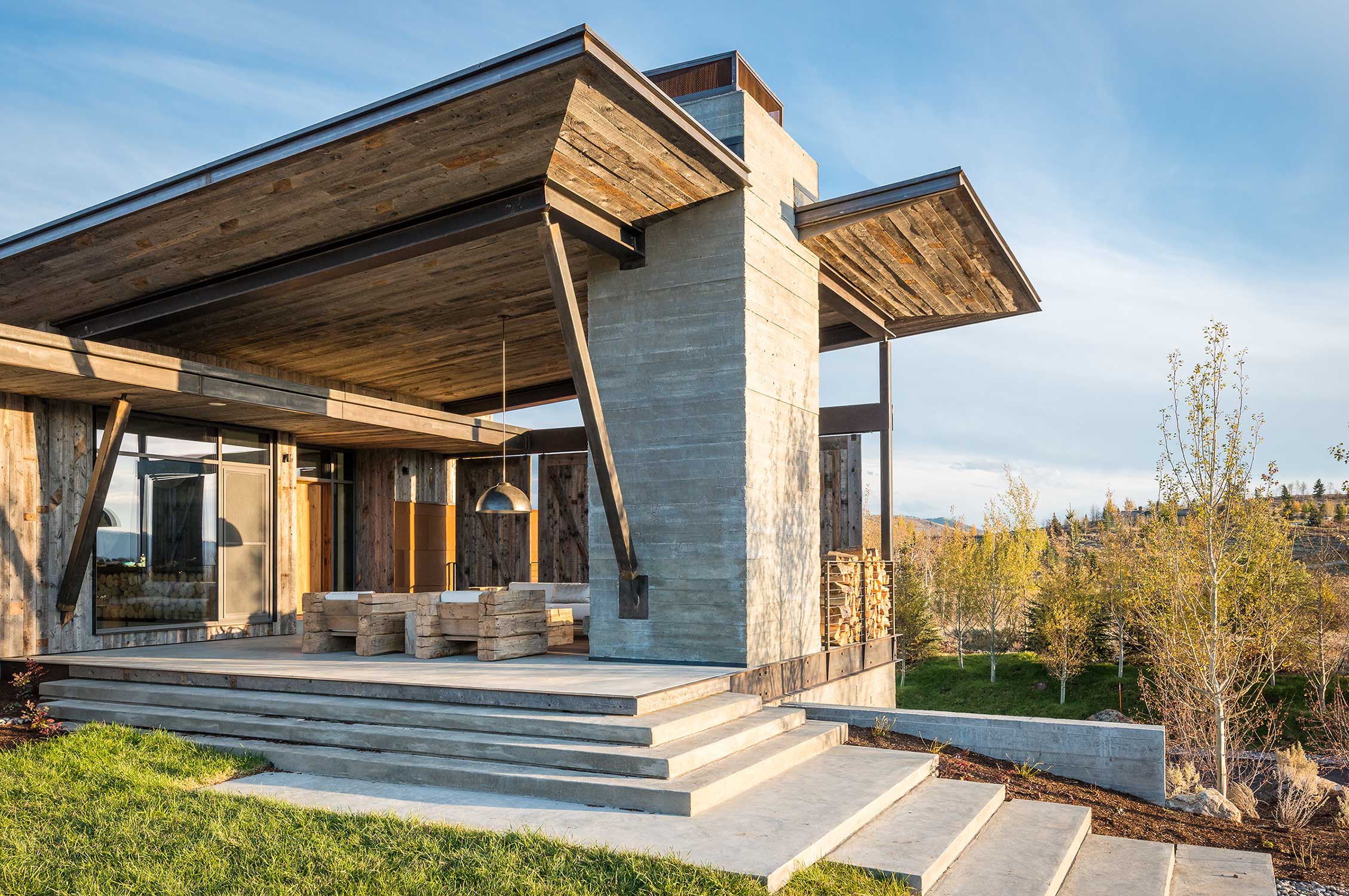 A Beautiful Contemporary Mountain Retreat Blended with Nature for a Couple in Jackson Hole, Wyoming by Pearson Design Group (4)