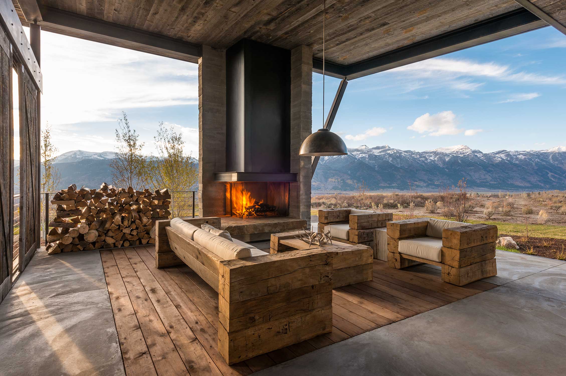 A Beautiful Contemporary Mountain Retreat Blended with Nature for a Couple in Jackson Hole, Wyoming by Pearson Design Group (6)