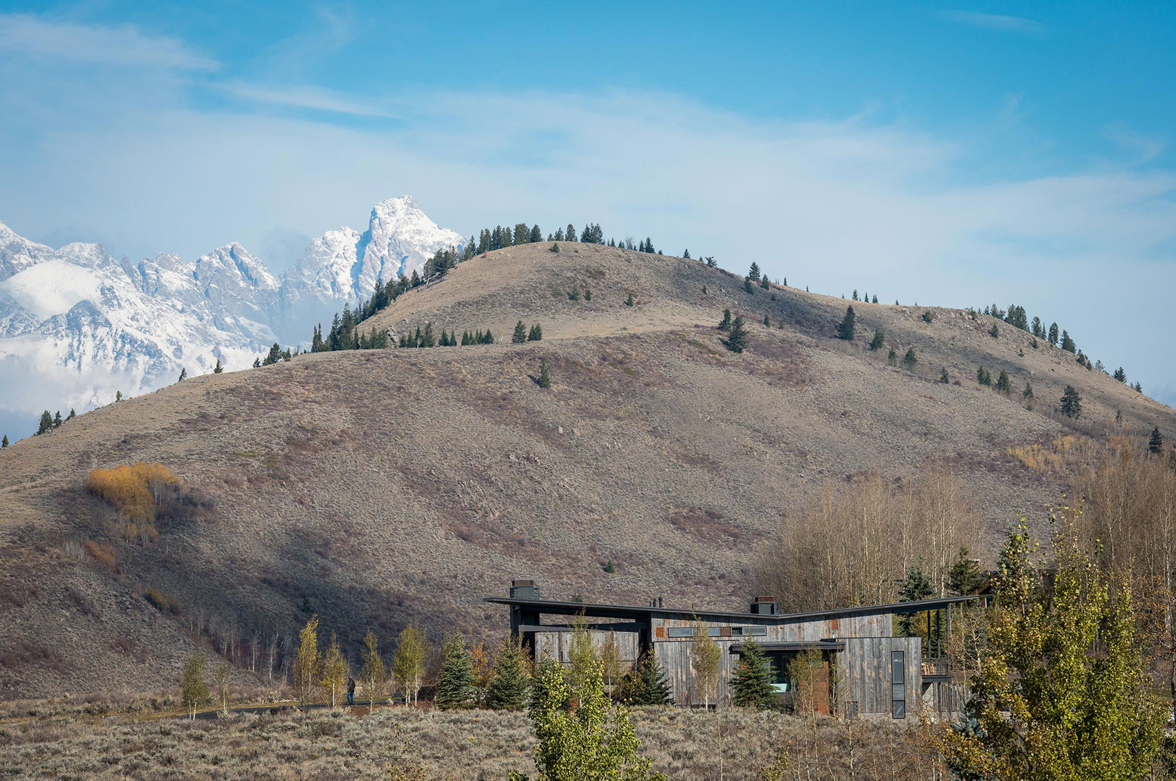 A Beautiful Contemporary Mountain Retreat Blended with Nature for a Couple in Jackson Hole, Wyoming by Pearson Design Group (7)