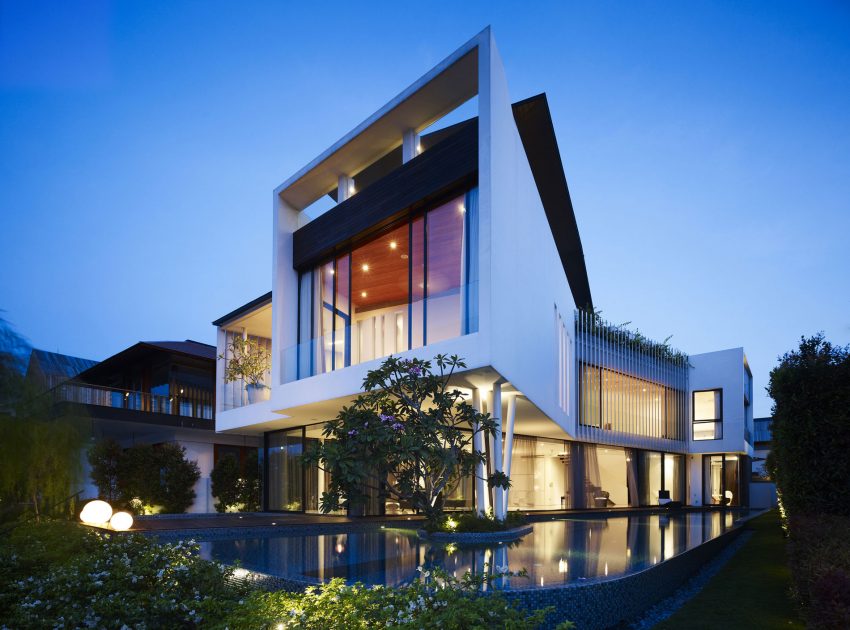 A Beautiful Contemporary Waterfront Home Inspired by the Boomerang Curve in Singapore by Aamer Architects (16)