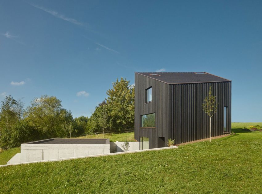 A Beautiful Modern Home Surrounded by Large Gardens in Denklingen, Germany by SoHo Architects (2)