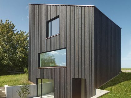 A Beautiful Modern Home Surrounded by Large Gardens in Denklingen, Germany by SoHo Architects (3)