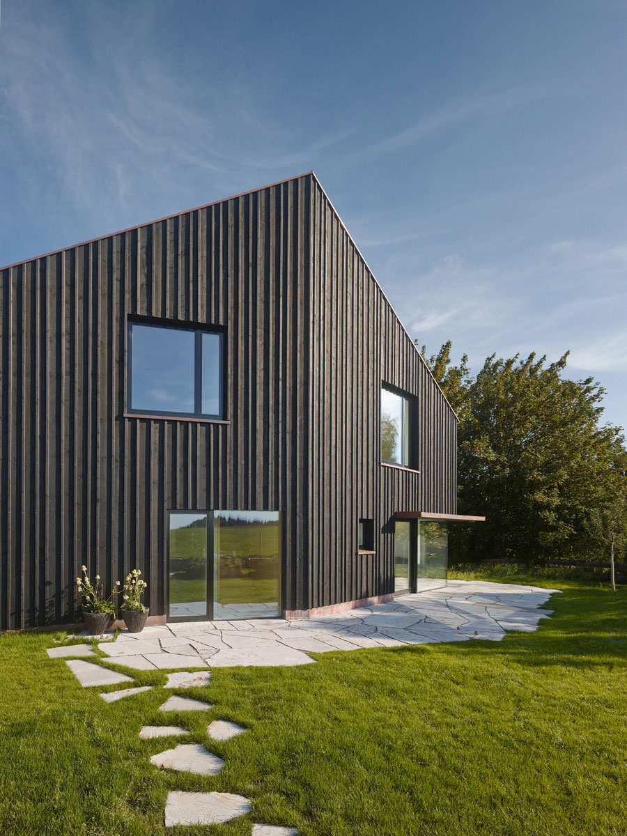 A Beautiful Modern Home Surrounded by Large Gardens in Denklingen, Germany by SoHo Architects (5)