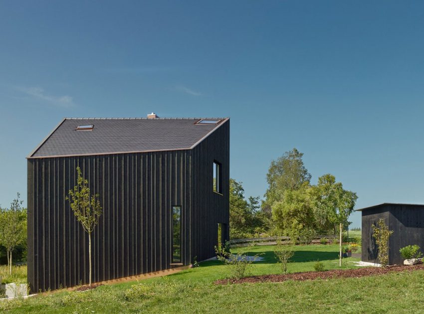 A Beautiful Modern Home Surrounded by Large Gardens in Denklingen, Germany by SoHo Architects (6)