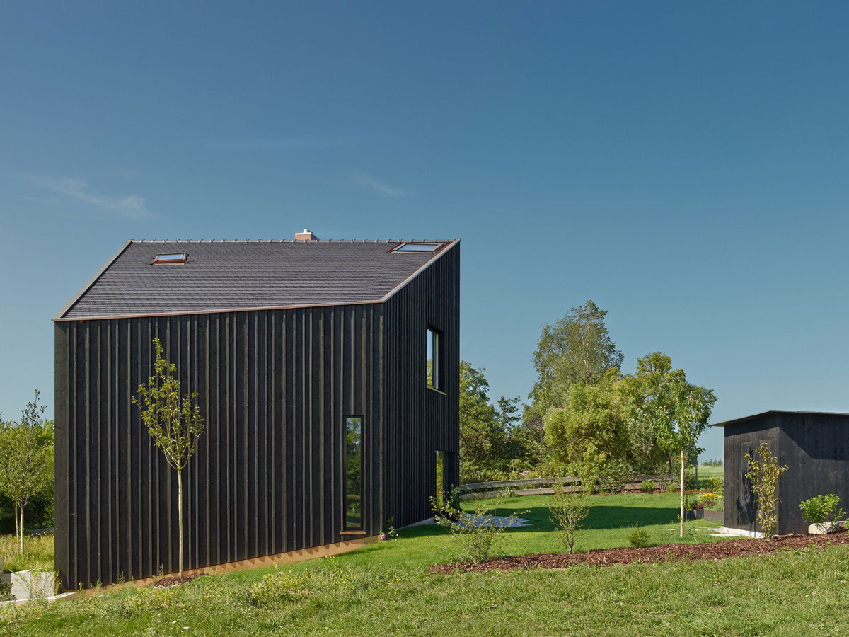 A Beautiful Modern Home Surrounded by Large Gardens in Denklingen, Germany by SoHo Architects (6)