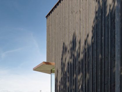 A Beautiful Modern Home Surrounded by Large Gardens in Denklingen, Germany by SoHo Architects (7)