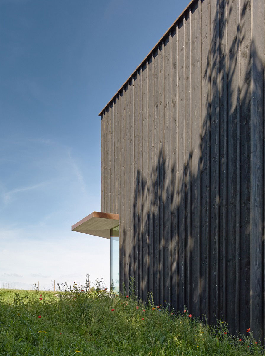 A Beautiful Modern Home Surrounded by Large Gardens in Denklingen, Germany by SoHo Architects (7)