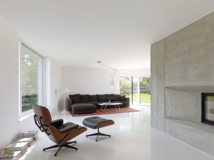 A Beautiful Modern Home Surrounded by Large Gardens in Denklingen, Germany by SoHo Architects (8)