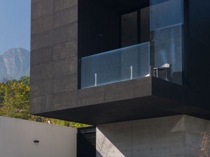 A Beautiful Modern Home with Cantilevered Volume and Floor-to-Ceiling Glass Walls in Garza Garcia by GLR Arquitectos (3)