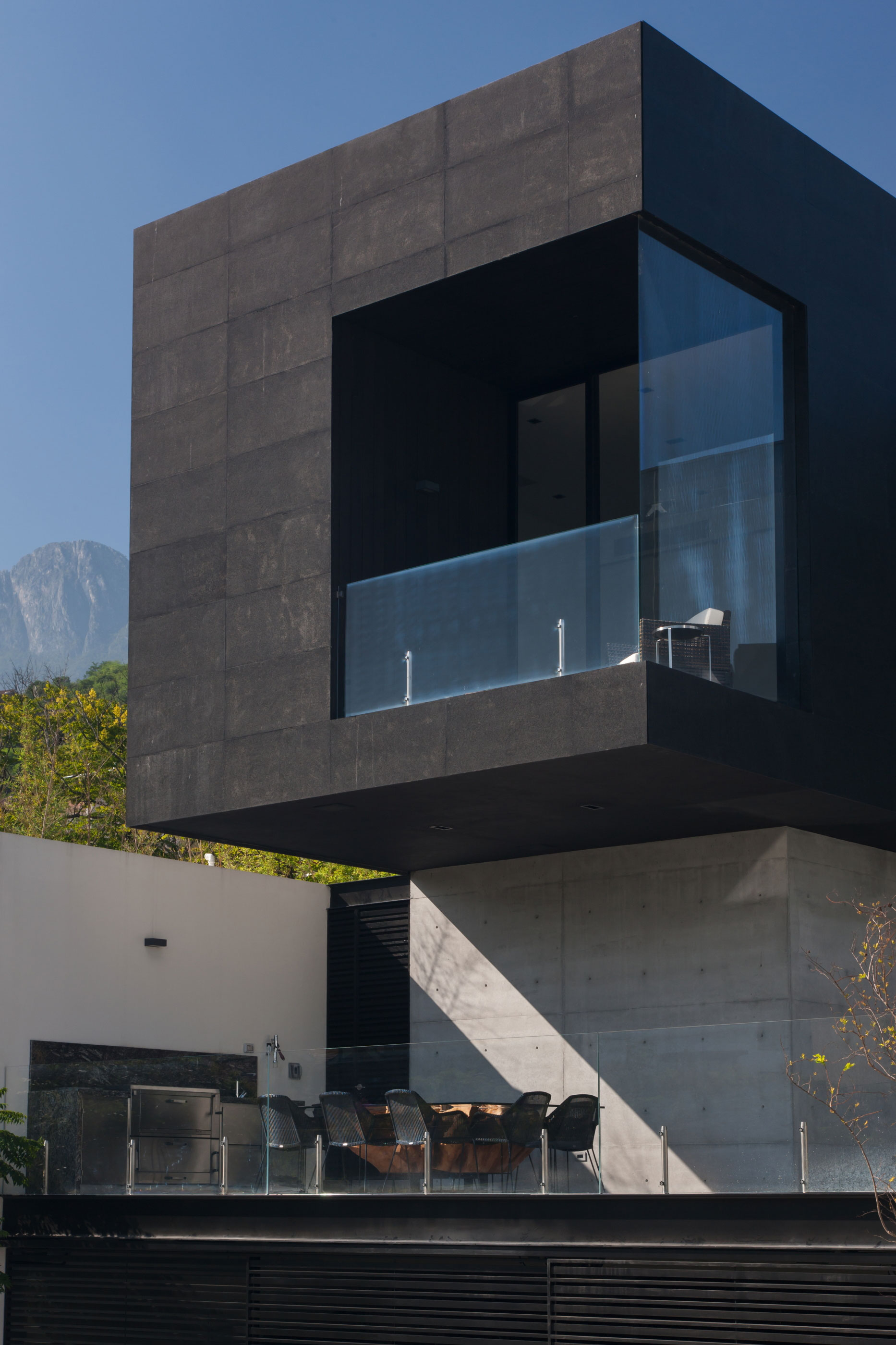 A Beautiful Modern Home with Cantilevered Volume and Floor-to-Ceiling Glass Walls in Garza Garcia by GLR Arquitectos (3)