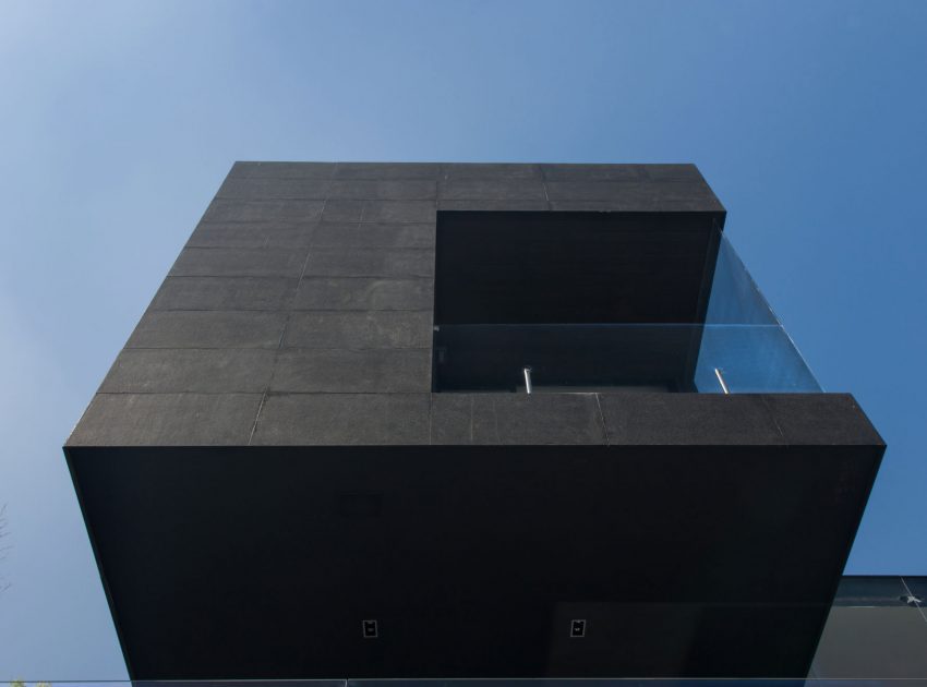 A Beautiful Modern Home with Cantilevered Volume and Floor-to-Ceiling Glass Walls in Garza Garcia by GLR Arquitectos (4)