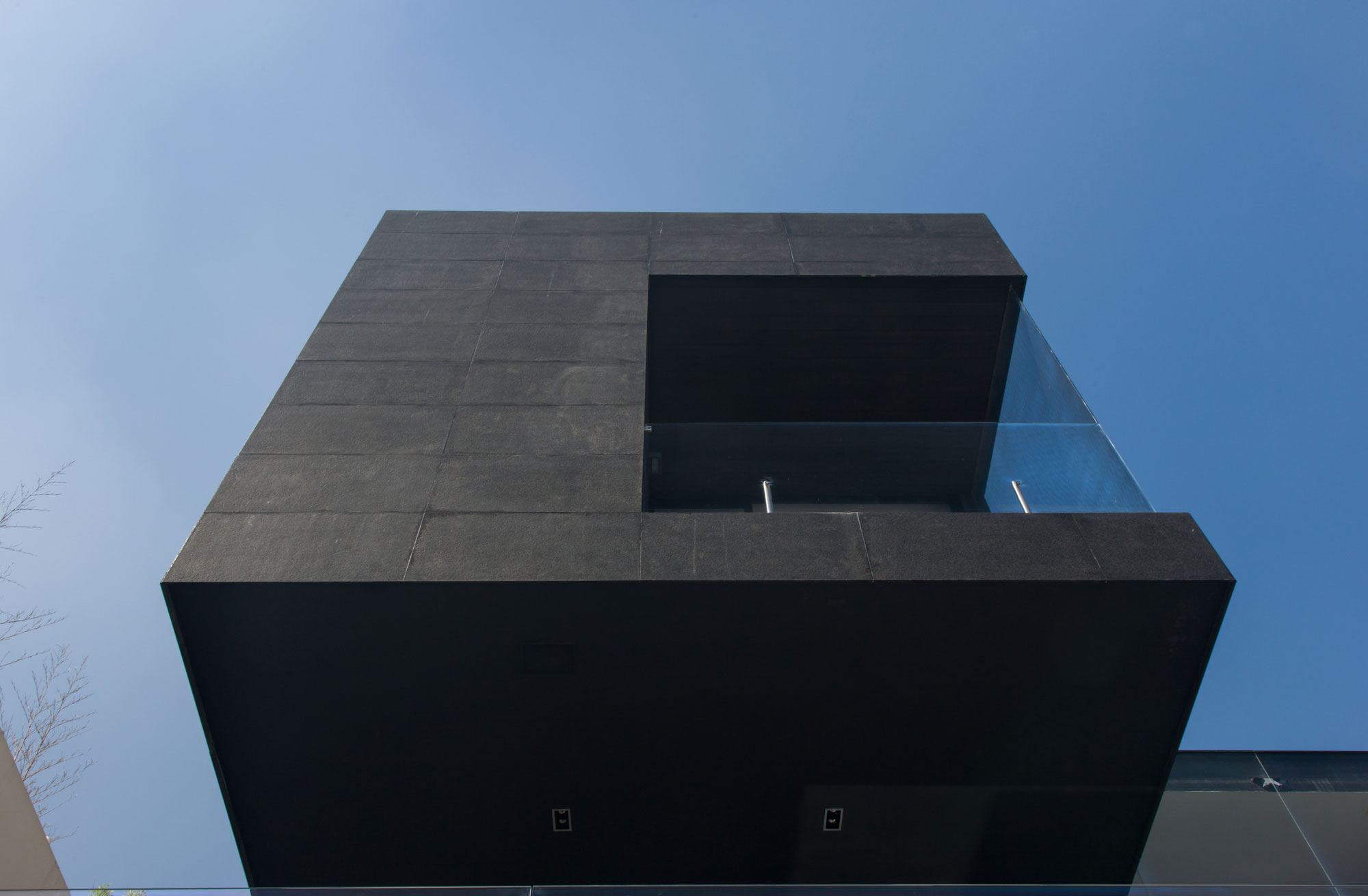 A Beautiful Modern Home with Cantilevered Volume and Floor-to-Ceiling Glass Walls in Garza Garcia by GLR Arquitectos (4)