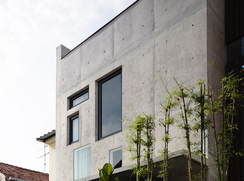 A Beautiful Modern House Made of Concrete Boxes and Timber Elements in Singapore by Hyla Architects (1)