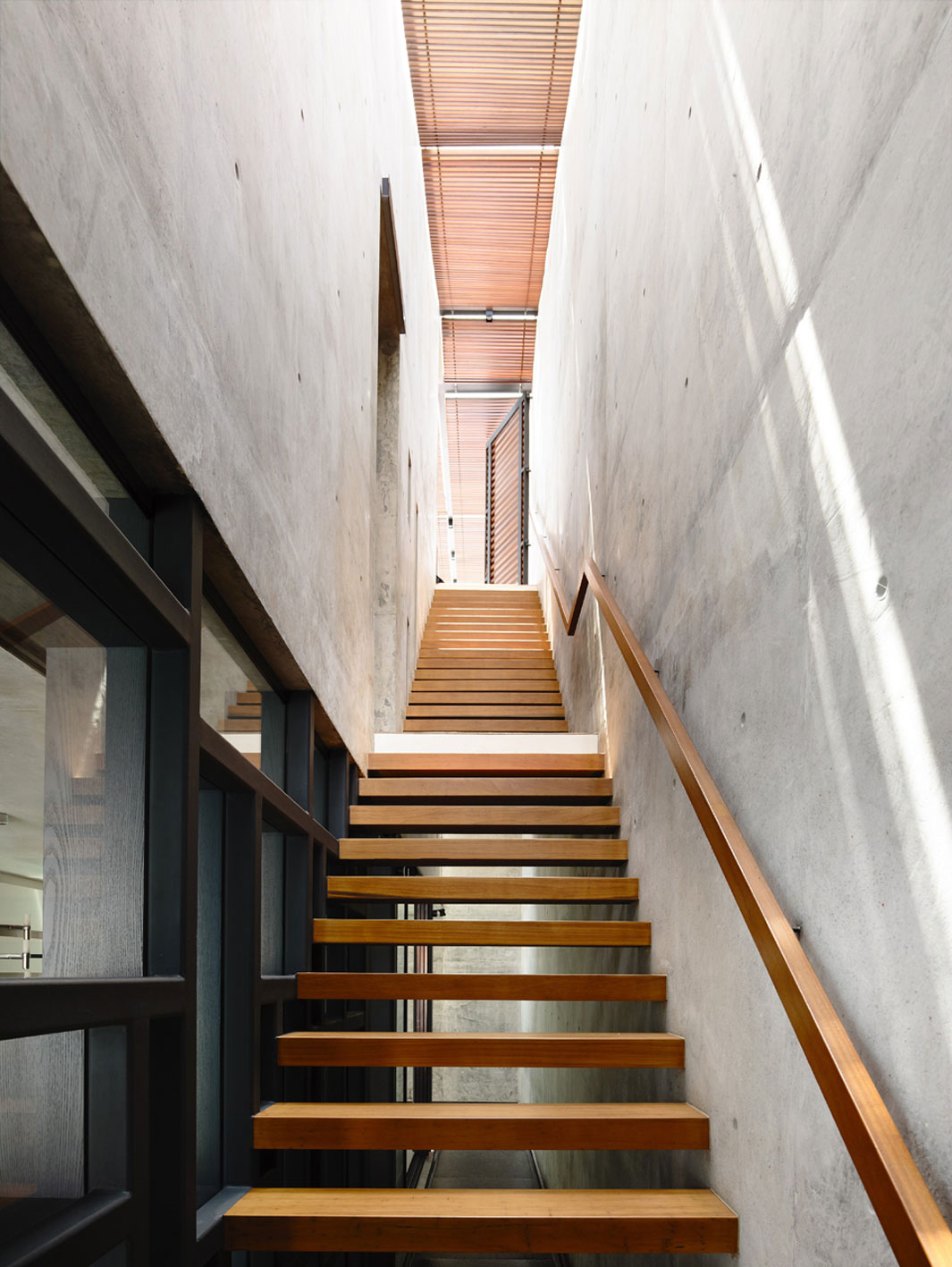 A Beautiful Modern House Made of Concrete Boxes and Timber Elements in Singapore by Hyla Architects (12)