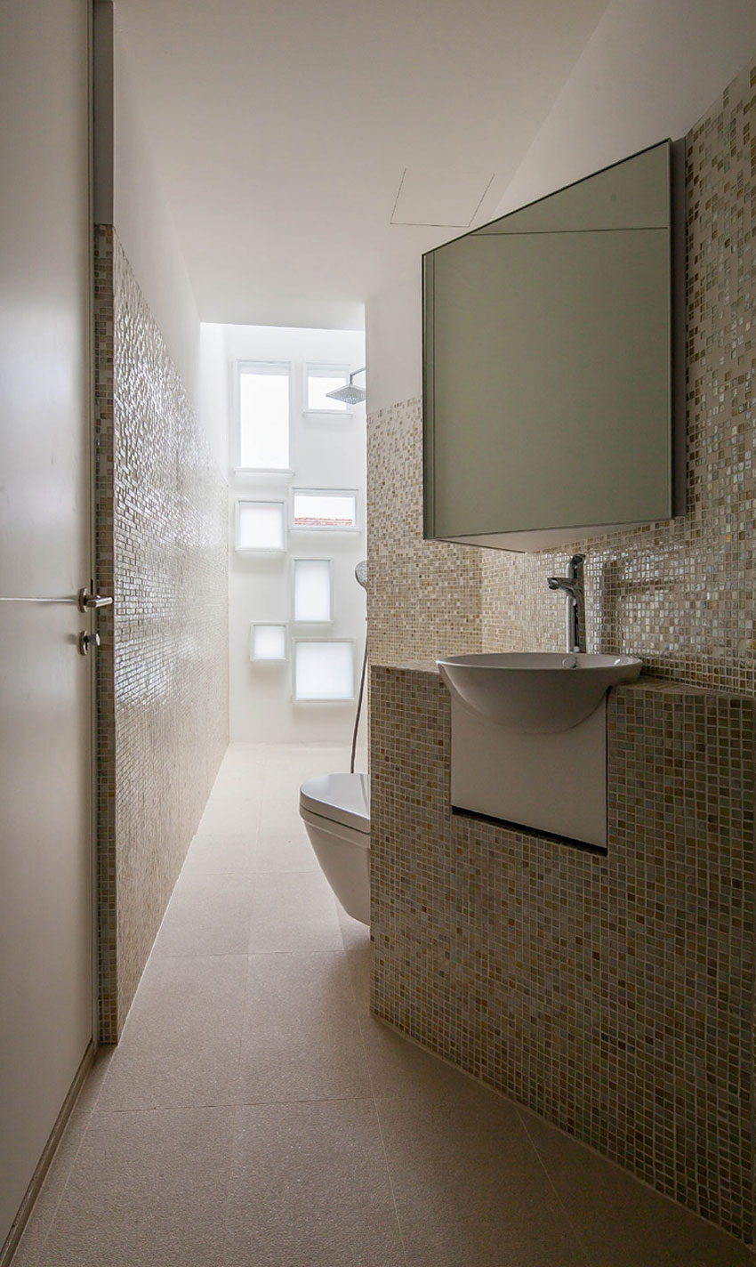 A Beautiful Modern House Made of Concrete Boxes and Timber Elements in Singapore by Hyla Architects (17)