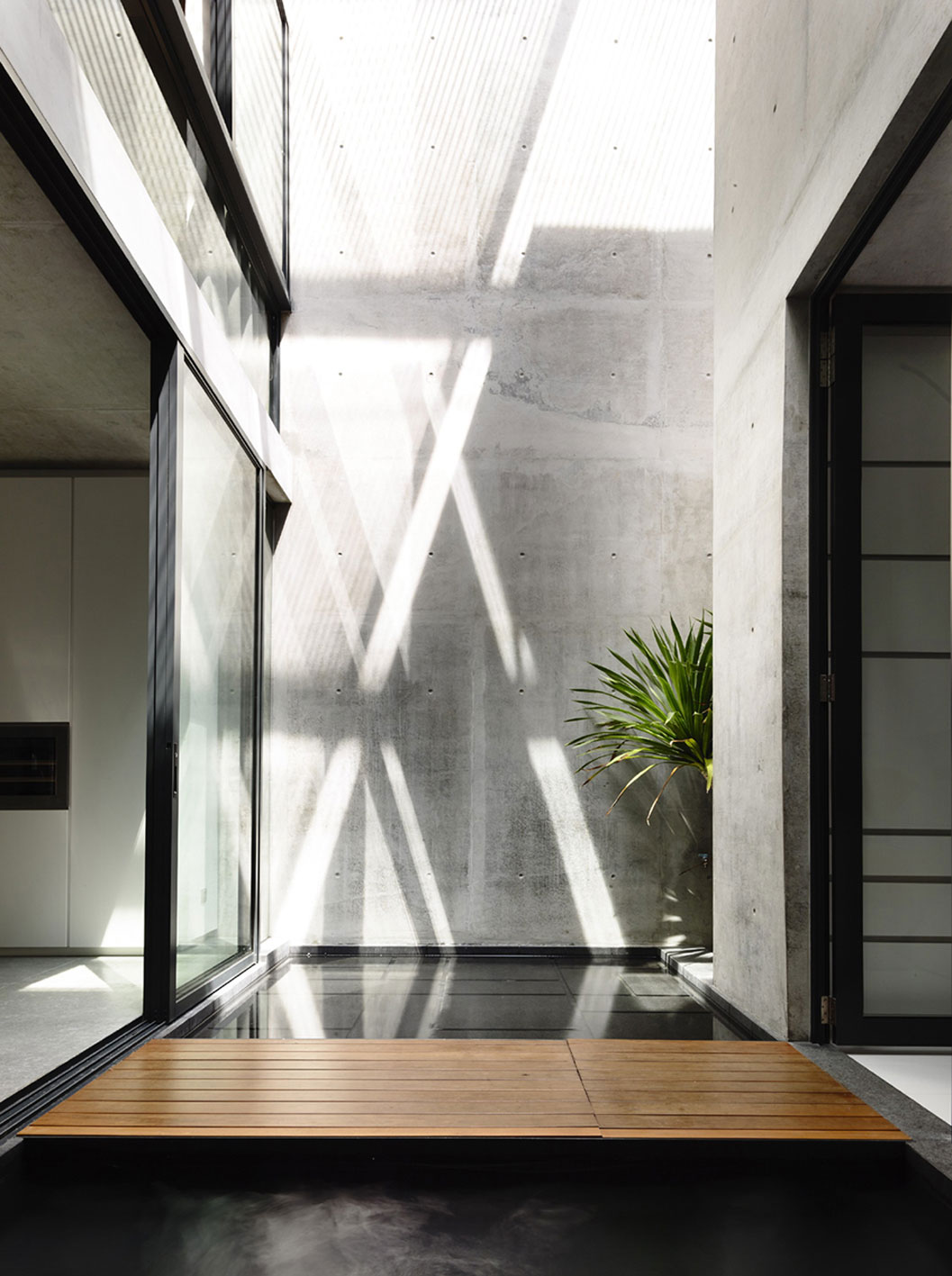 A Beautiful Modern House Made of Concrete Boxes and Timber Elements in Singapore by Hyla Architects (6)