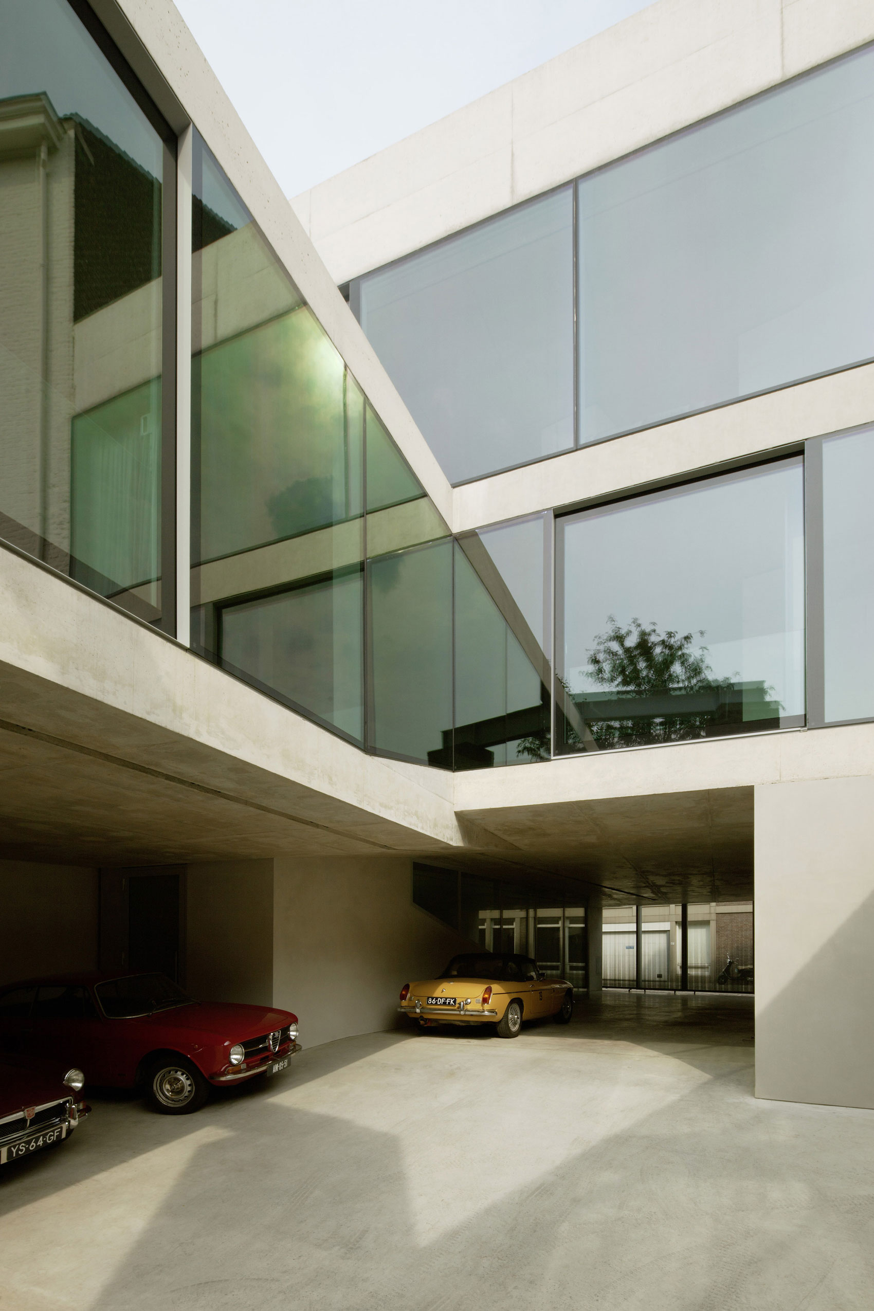 A Beautiful Modern House for a Vintage Car Collector in Maastricht, The Netherlands by Wiel Arets Architects (1)
