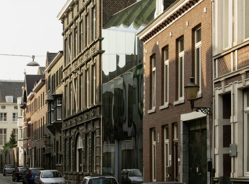 A Beautiful Modern House for a Vintage Car Collector in Maastricht, The Netherlands by Wiel Arets Architects (13)