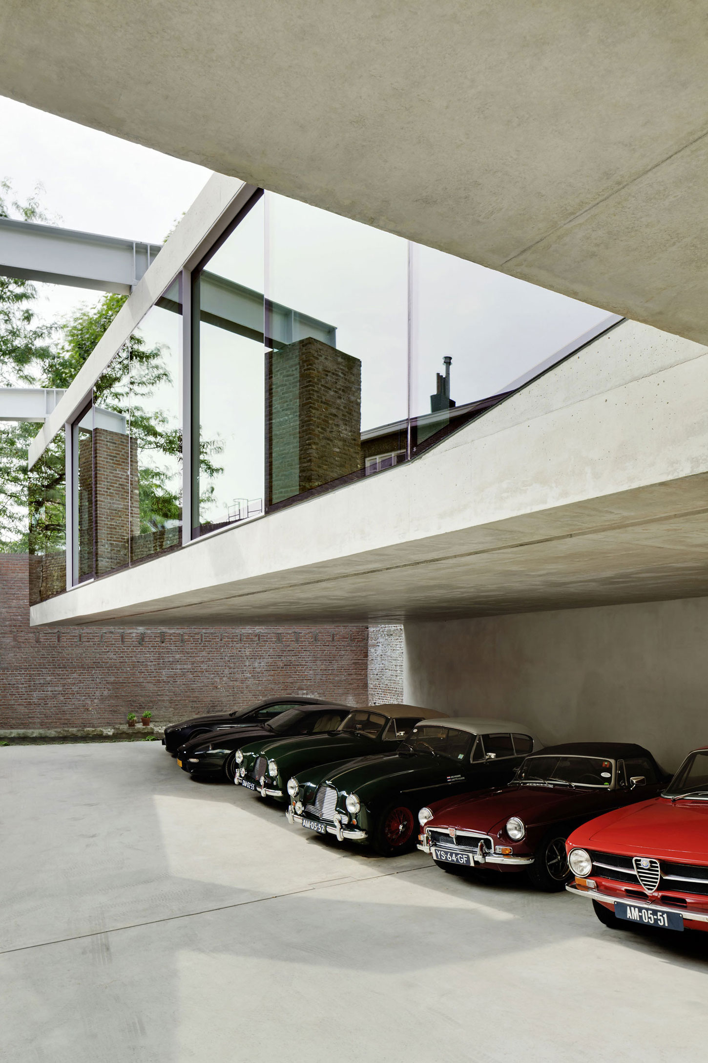 A Beautiful Modern House for a Vintage Car Collector in Maastricht, The Netherlands by Wiel Arets Architects (2)