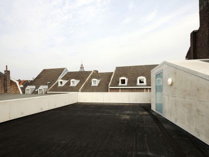 A Beautiful Modern House for a Vintage Car Collector in Maastricht, The Netherlands by Wiel Arets Architects (3)