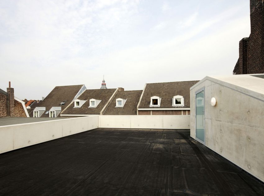 A Beautiful Modern House for a Vintage Car Collector in Maastricht, The Netherlands by Wiel Arets Architects (3)