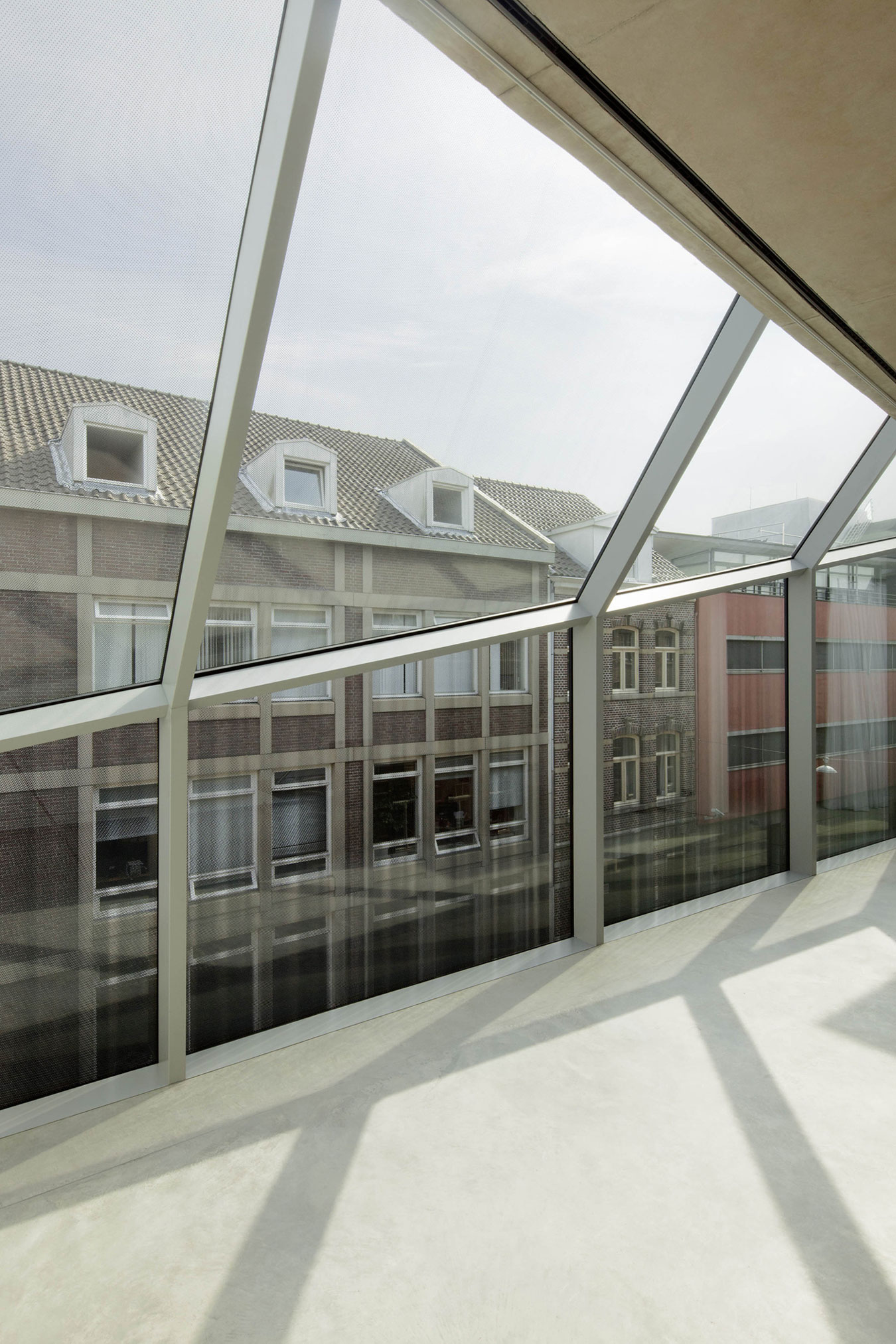 A Beautiful Modern House for a Vintage Car Collector in Maastricht, The Netherlands by Wiel Arets Architects (7)