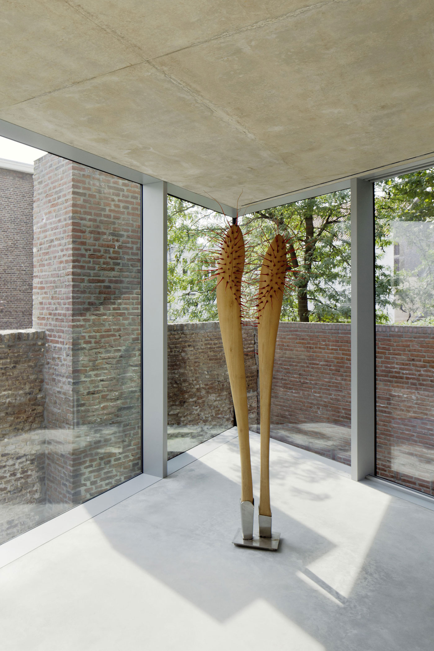 A Beautiful Modern House for a Vintage Car Collector in Maastricht, The Netherlands by Wiel Arets Architects (9)