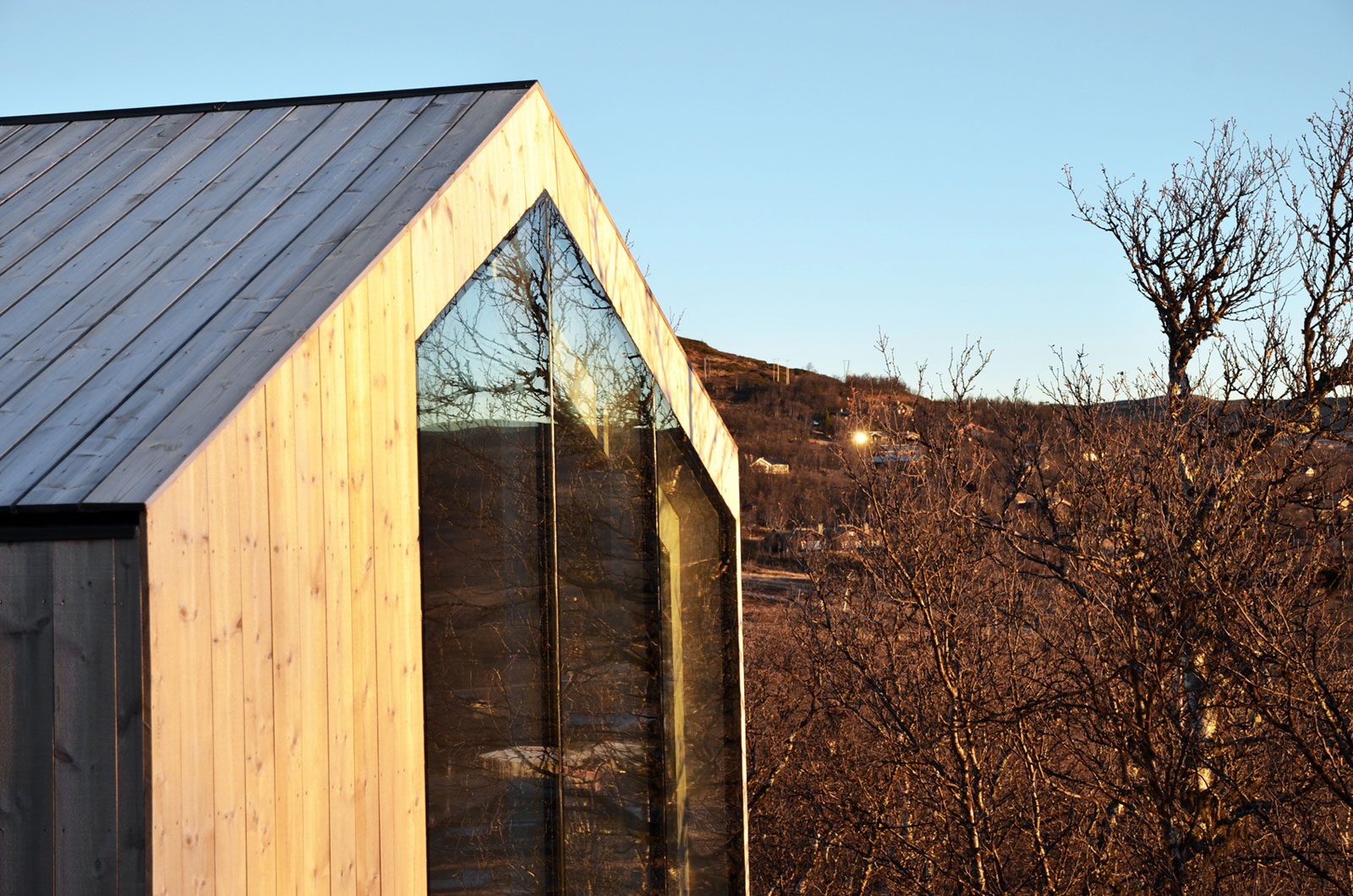 A Beautiful Mountain Home with Unique Character in Buskerud, Norway by Reiulf Ramstad Arkitekter (15)