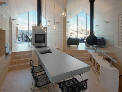 A Beautiful Mountain Home with Unique Character in Buskerud, Norway by Reiulf Ramstad Arkitekter (18)