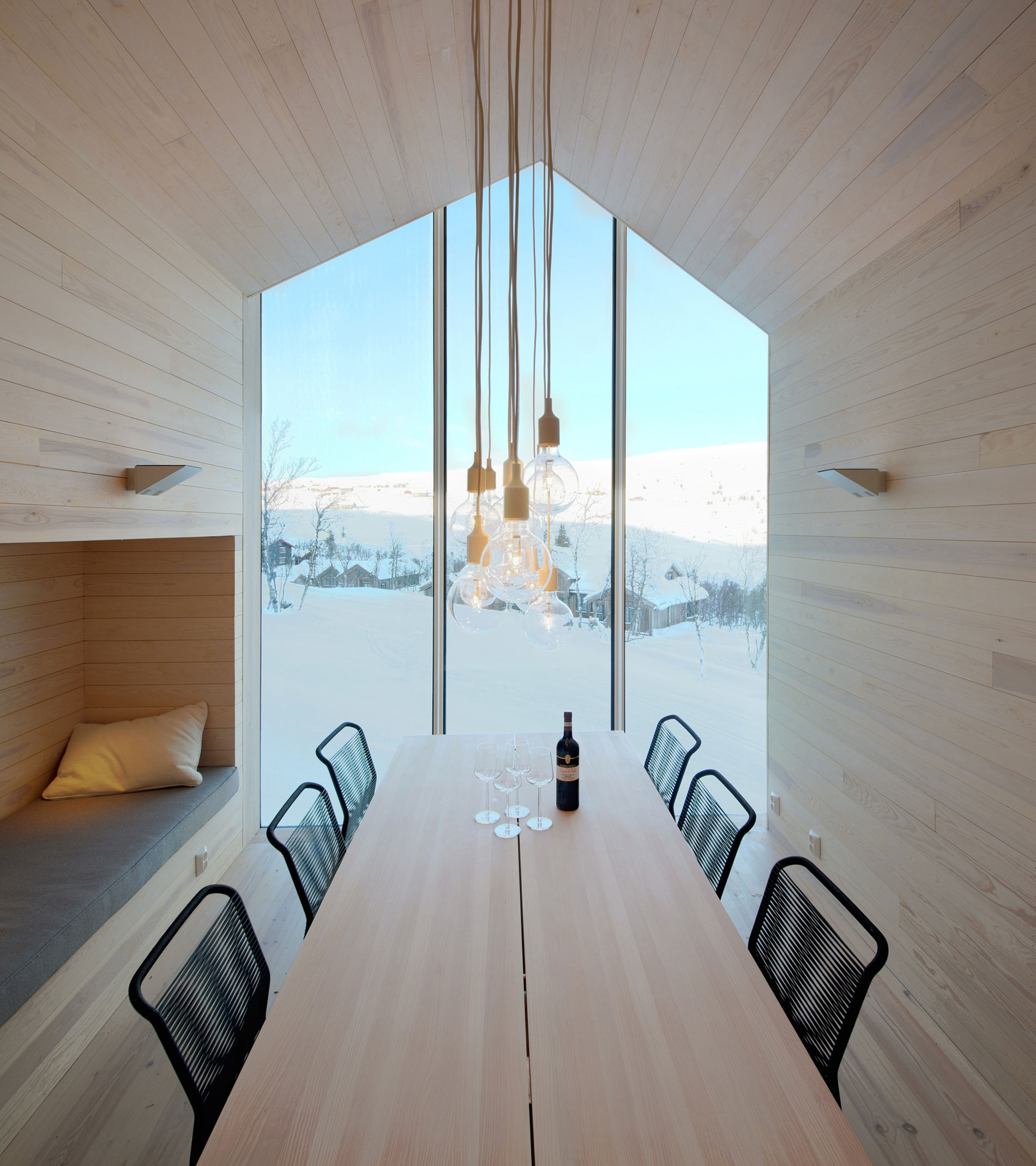 A Beautiful Mountain Home with Unique Character in Buskerud, Norway by Reiulf Ramstad Arkitekter (20)