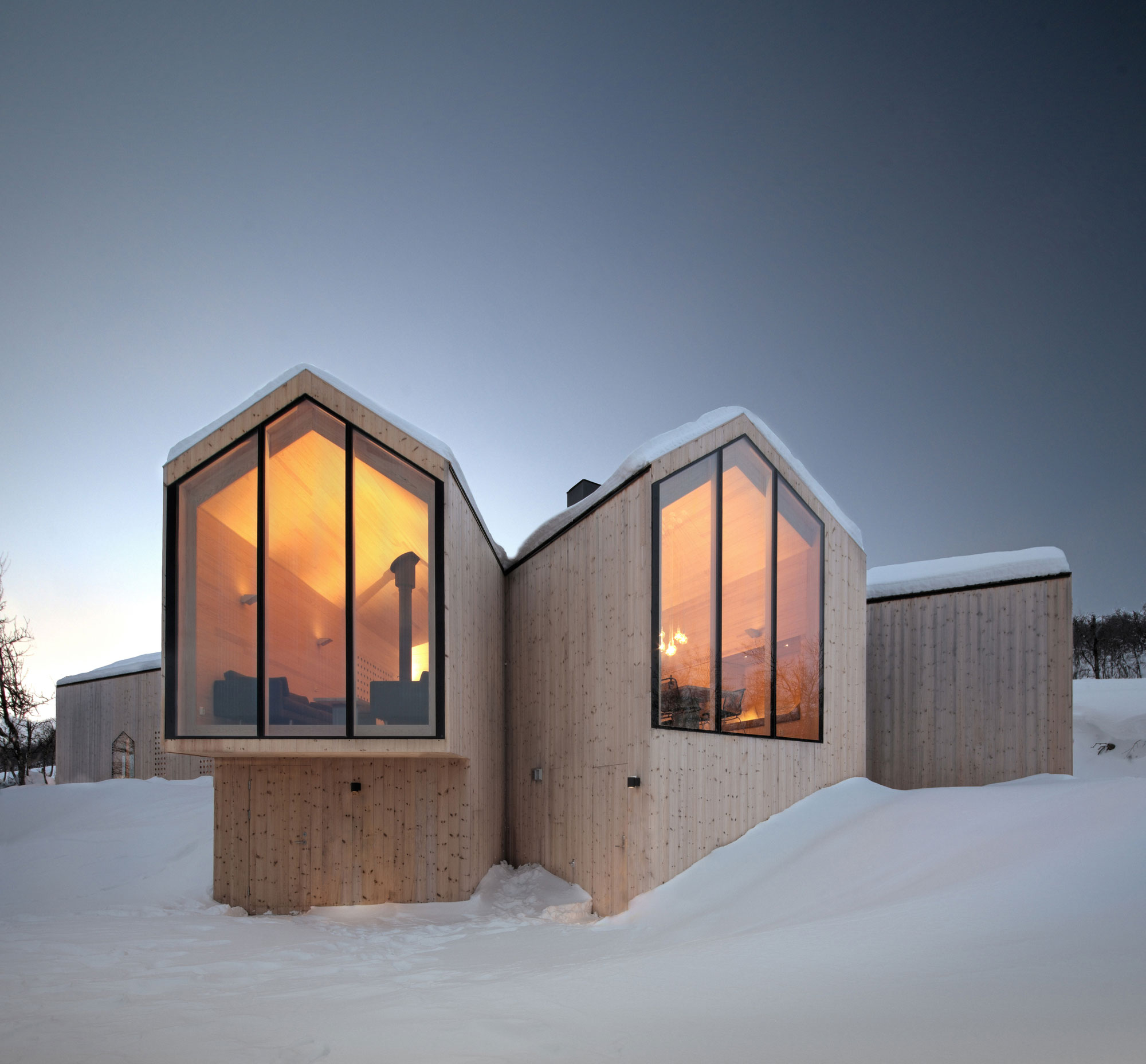 A Beautiful Mountain Home with Unique Character in Buskerud, Norway by Reiulf Ramstad Arkitekter (3)