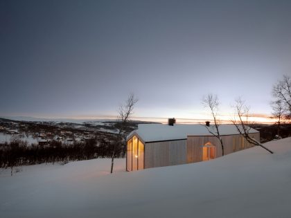A Beautiful Mountain Home with Unique Character in Buskerud, Norway by Reiulf Ramstad Arkitekter (6)
