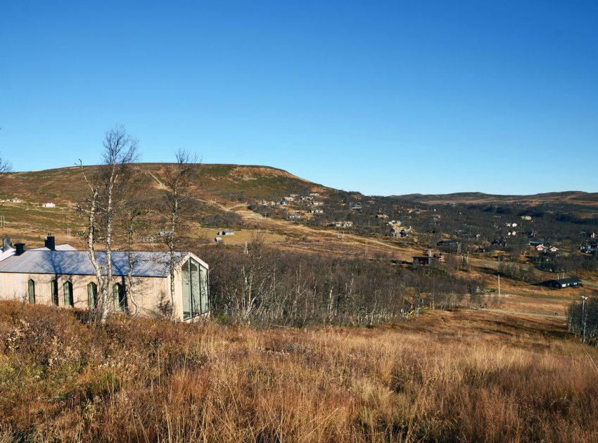 A Beautiful Mountain Home with Unique Character in Buskerud, Norway by Reiulf Ramstad Arkitekter (8)