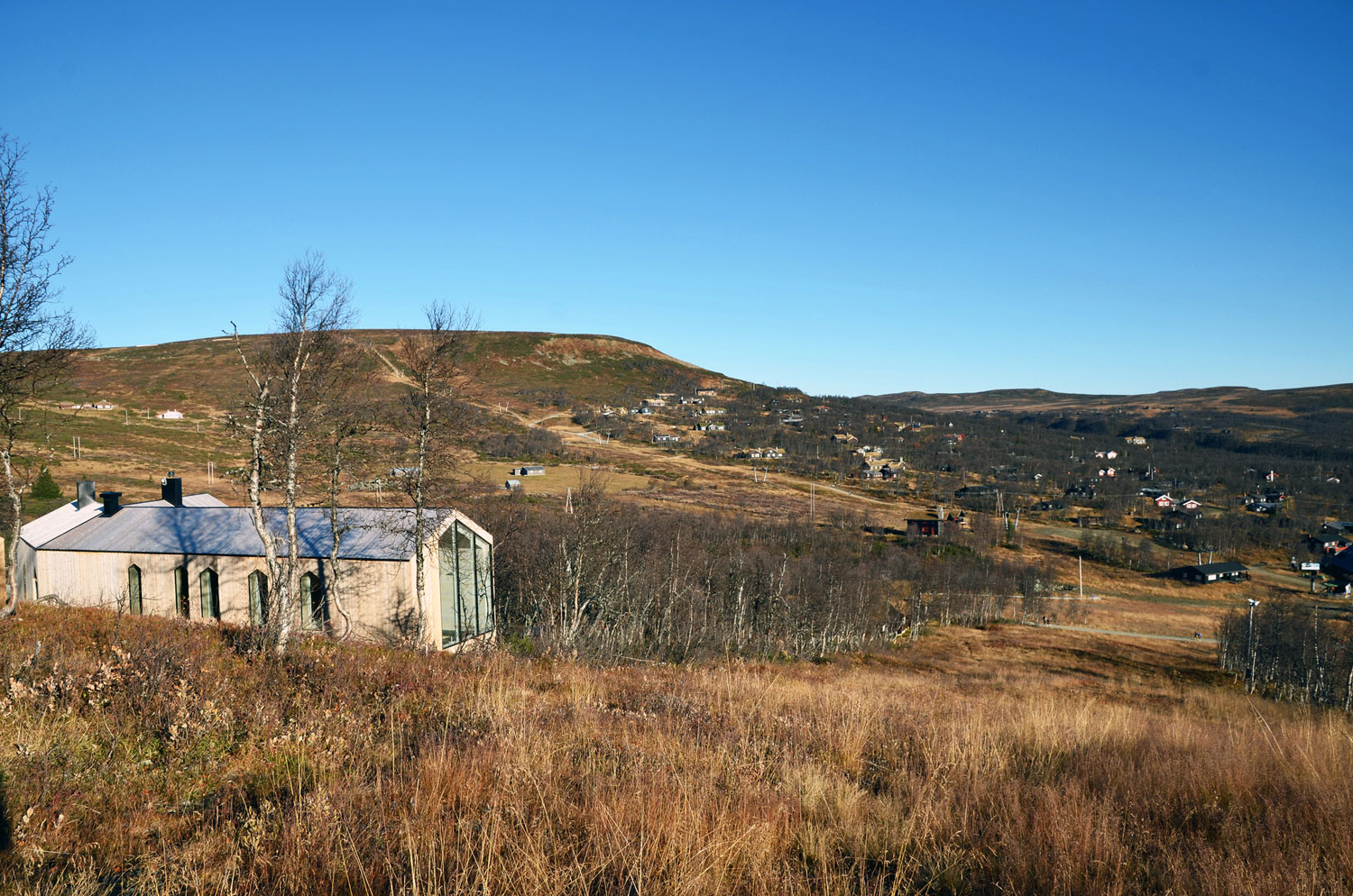 A Beautiful Mountain Home with Unique Character in Buskerud, Norway by Reiulf Ramstad Arkitekter (8)