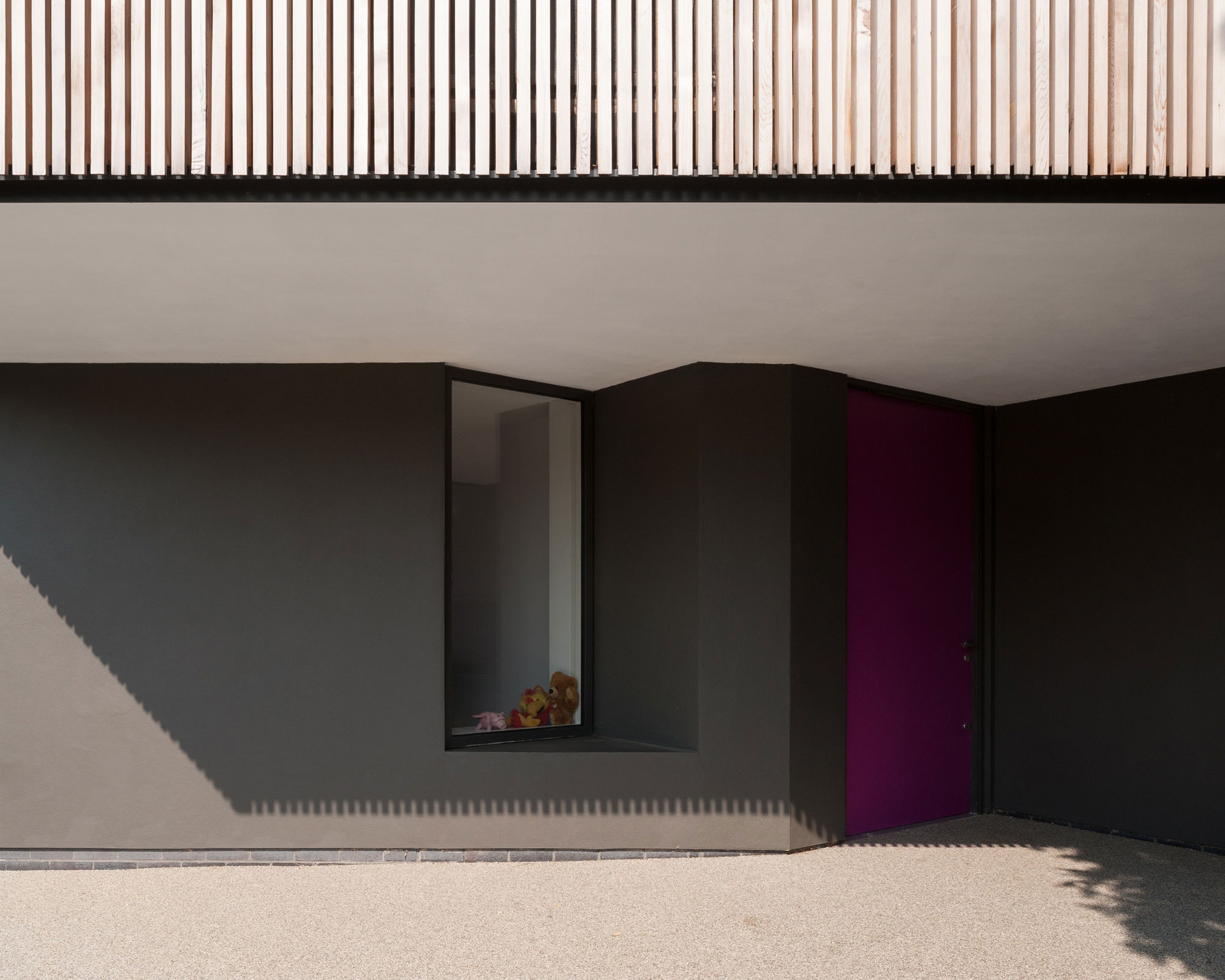 A Beautiful Multi-Faceted Modern Home for a Family of Three Generations in Surrey, England by SOUP Architects (10)