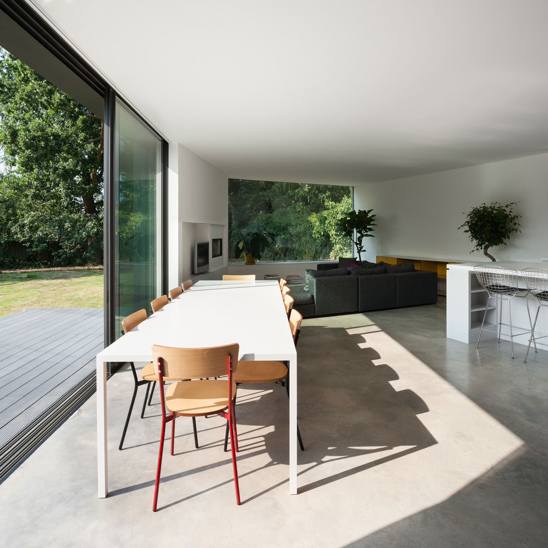 A Beautiful Multi-Faceted Modern Home for a Family of Three Generations in Surrey, England by SOUP Architects (16)