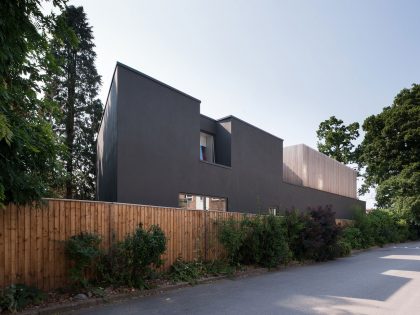 A Beautiful Multi-Faceted Modern Home for a Family of Three Generations in Surrey, England by SOUP Architects (6)