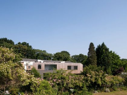 A Beautiful Multi-Faceted Modern Home for a Family of Three Generations in Surrey, England by SOUP Architects (7)