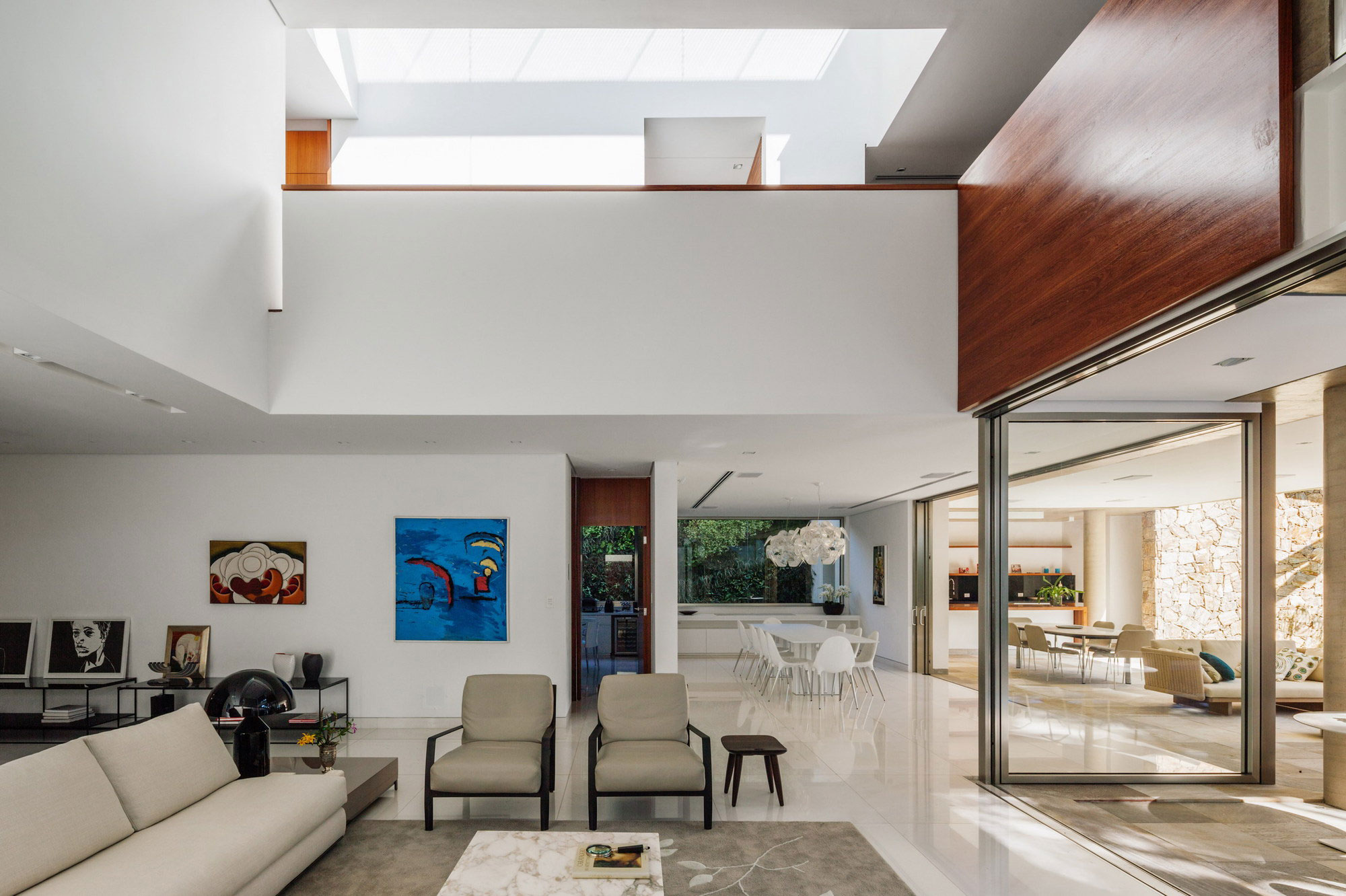 A Beautiful Rectangular House with a Mixture of Concrete and Steel Structures in São Paulo by Reinach Mendonça Arquitetos Associados (13)