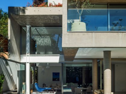 A Beautiful Rectangular House with a Mixture of Concrete and Steel Structures in São Paulo by Reinach Mendonça Arquitetos Associados (2)