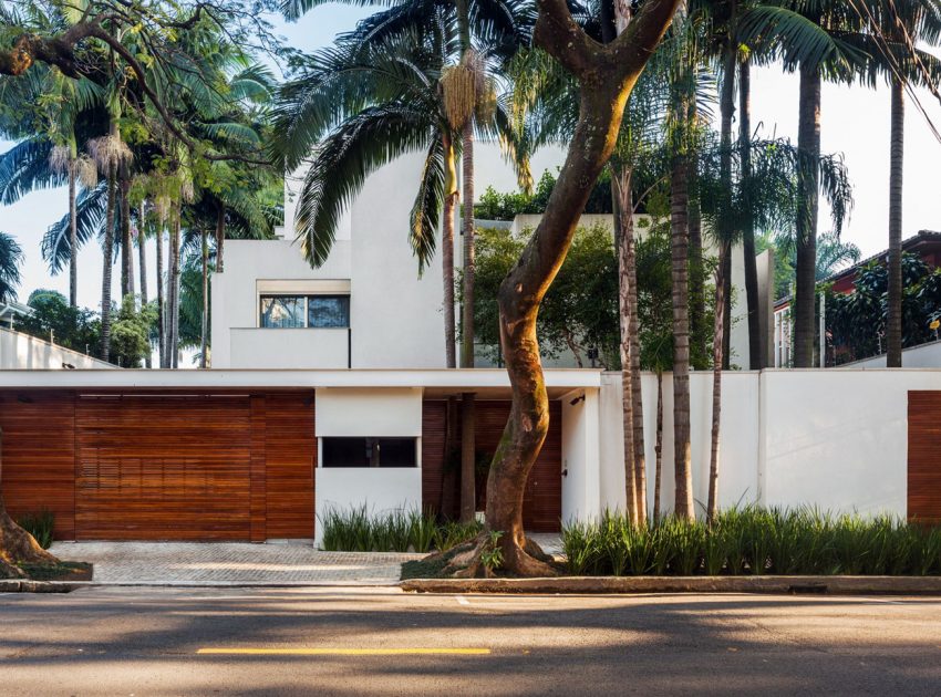 A Beautiful Rectangular House with a Mixture of Concrete and Steel Structures in São Paulo by Reinach Mendonça Arquitetos Associados (7)