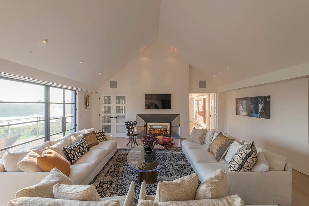 A Beautiful and Spacious House with Stunning Interiors in Southampton by Julia Roth Design (1)