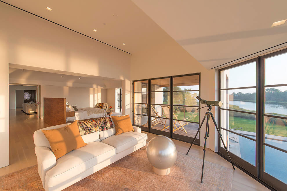 A Beautiful and Spacious House with Stunning Interiors in Southampton by Julia Roth Design (12)