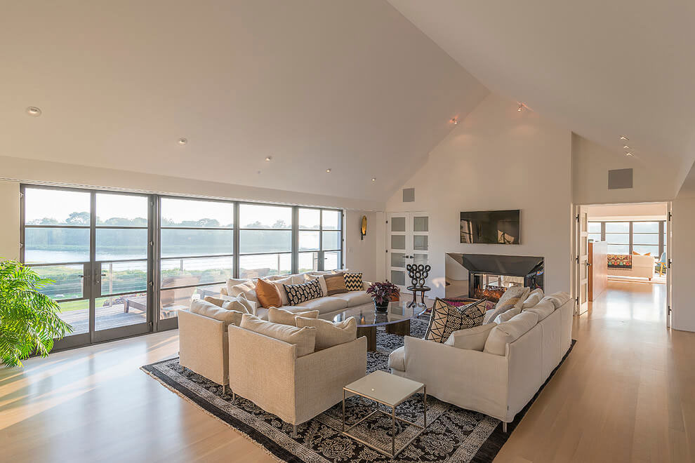 A Beautiful and Spacious House with Stunning Interiors in Southampton by Julia Roth Design (4)