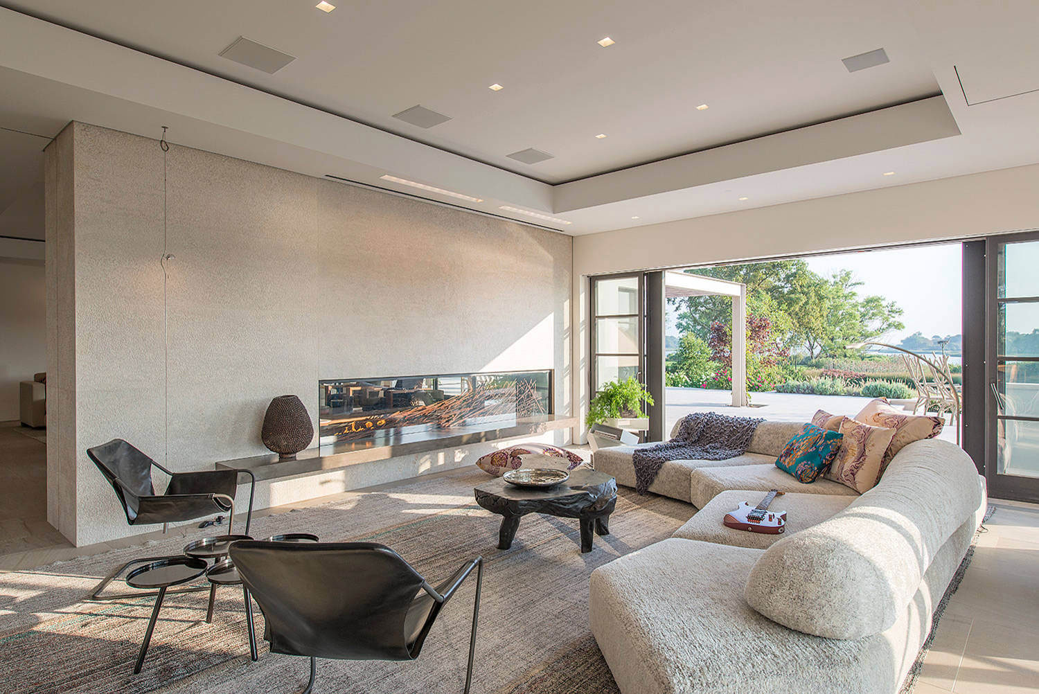 A Beautiful and Spacious House with Stunning Interiors in Southampton by Julia Roth Design (5)