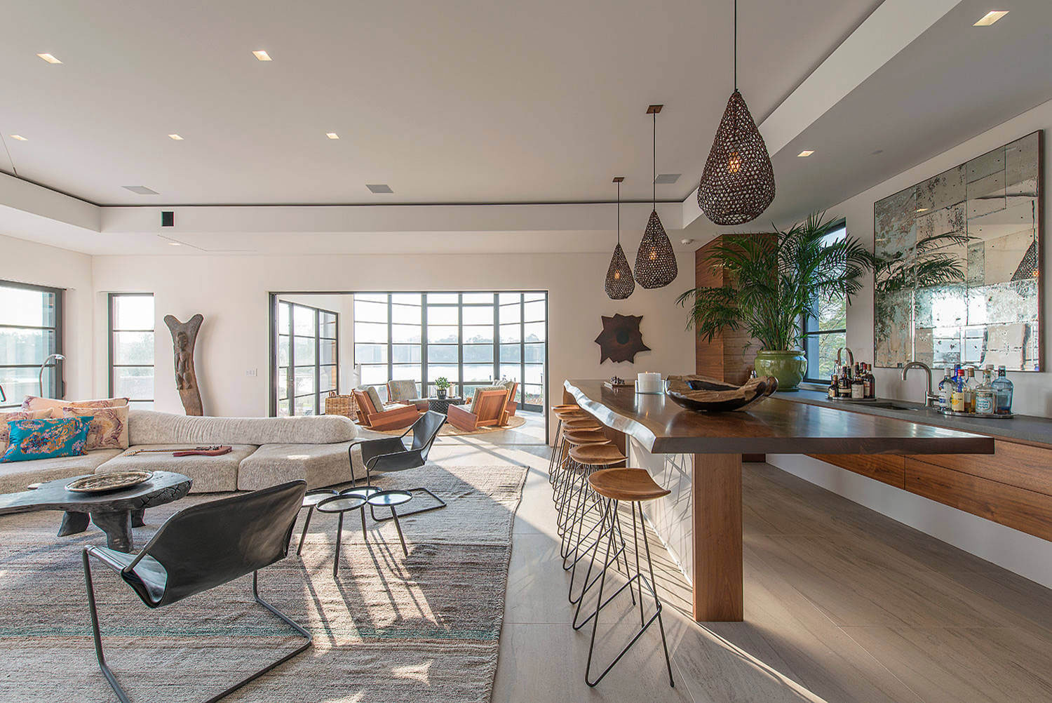 A Beautiful and Spacious House with Stunning Interiors in Southampton by Julia Roth Design (6)