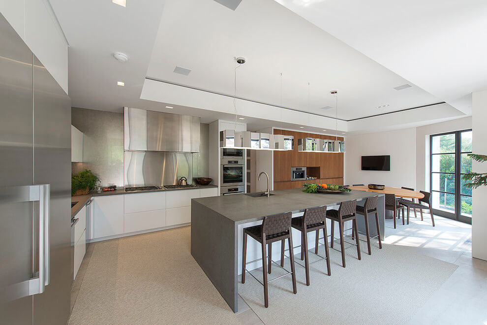 A Beautiful and Spacious House with Stunning Interiors in Southampton by Julia Roth Design (8)