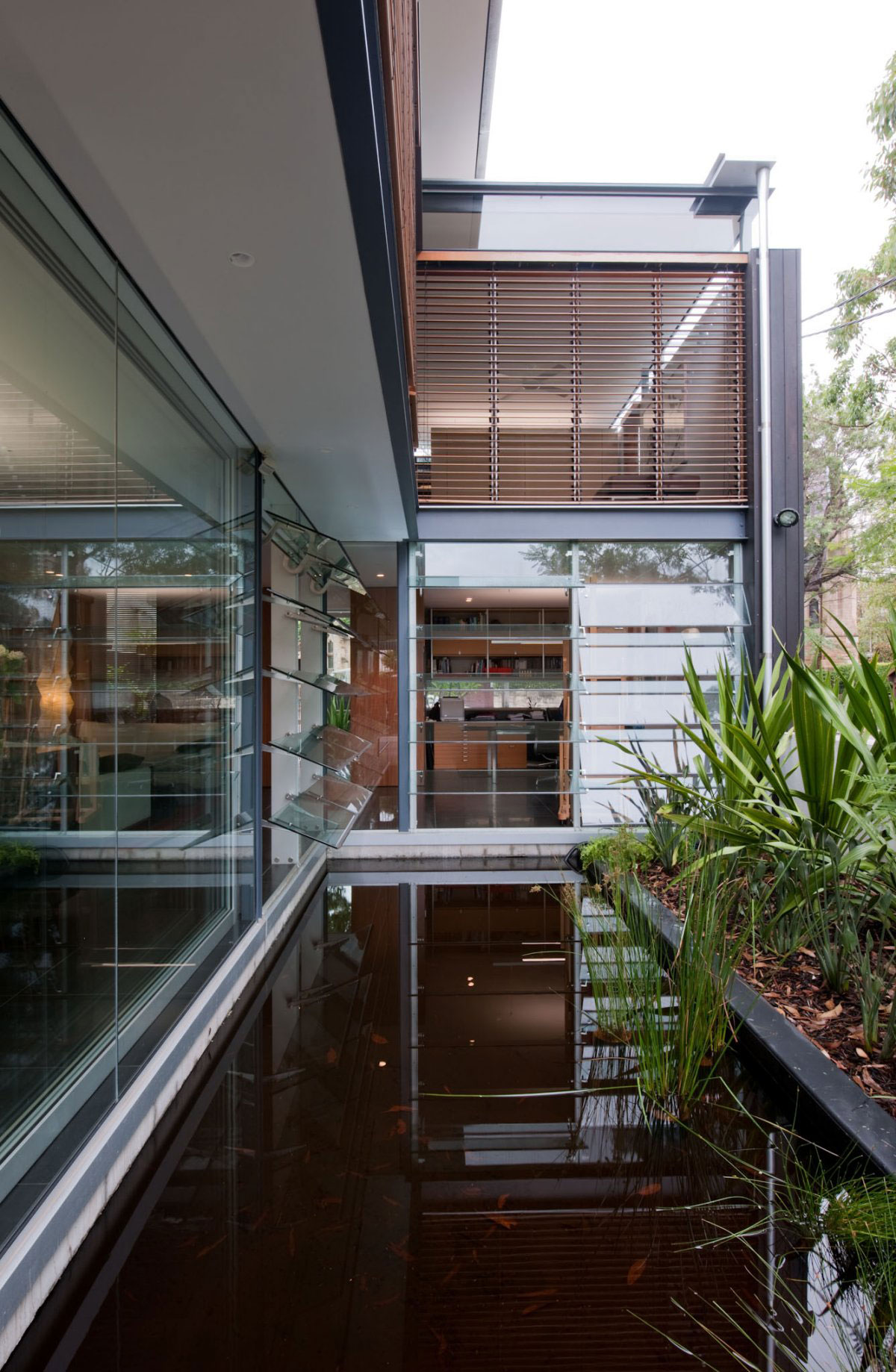 A Beautiful and Sustainable Home with Warm and Elegant Interiors in Sydney, Australia by Grove Architects (2)